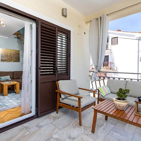 And Charming Apartment In Vantacici Malinska Bagian luar foto