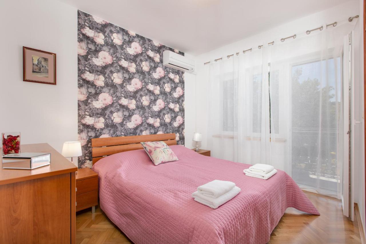 And Charming Apartment In Vantacici Malinska Bagian luar foto