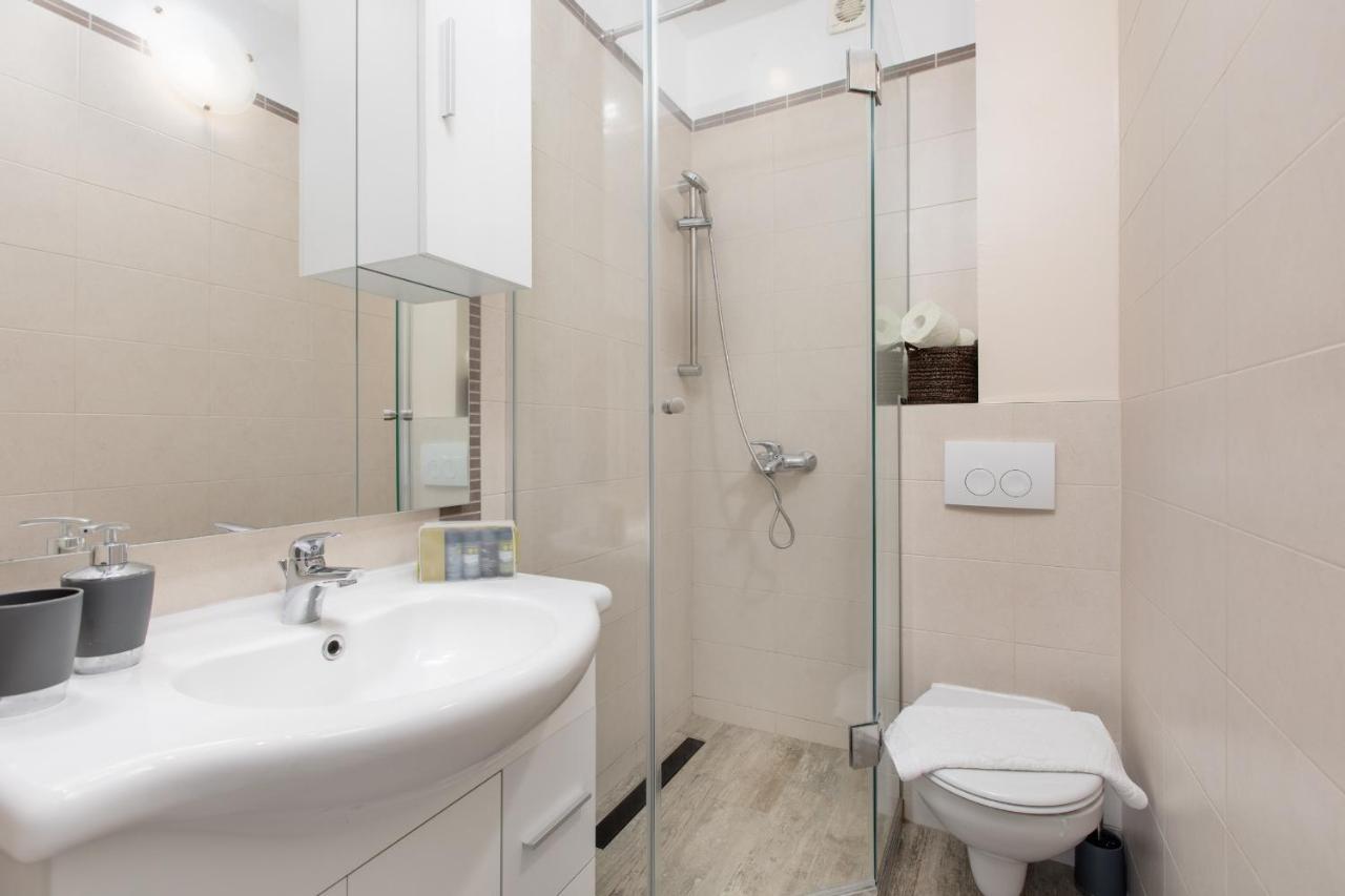 And Charming Apartment In Vantacici Malinska Bagian luar foto