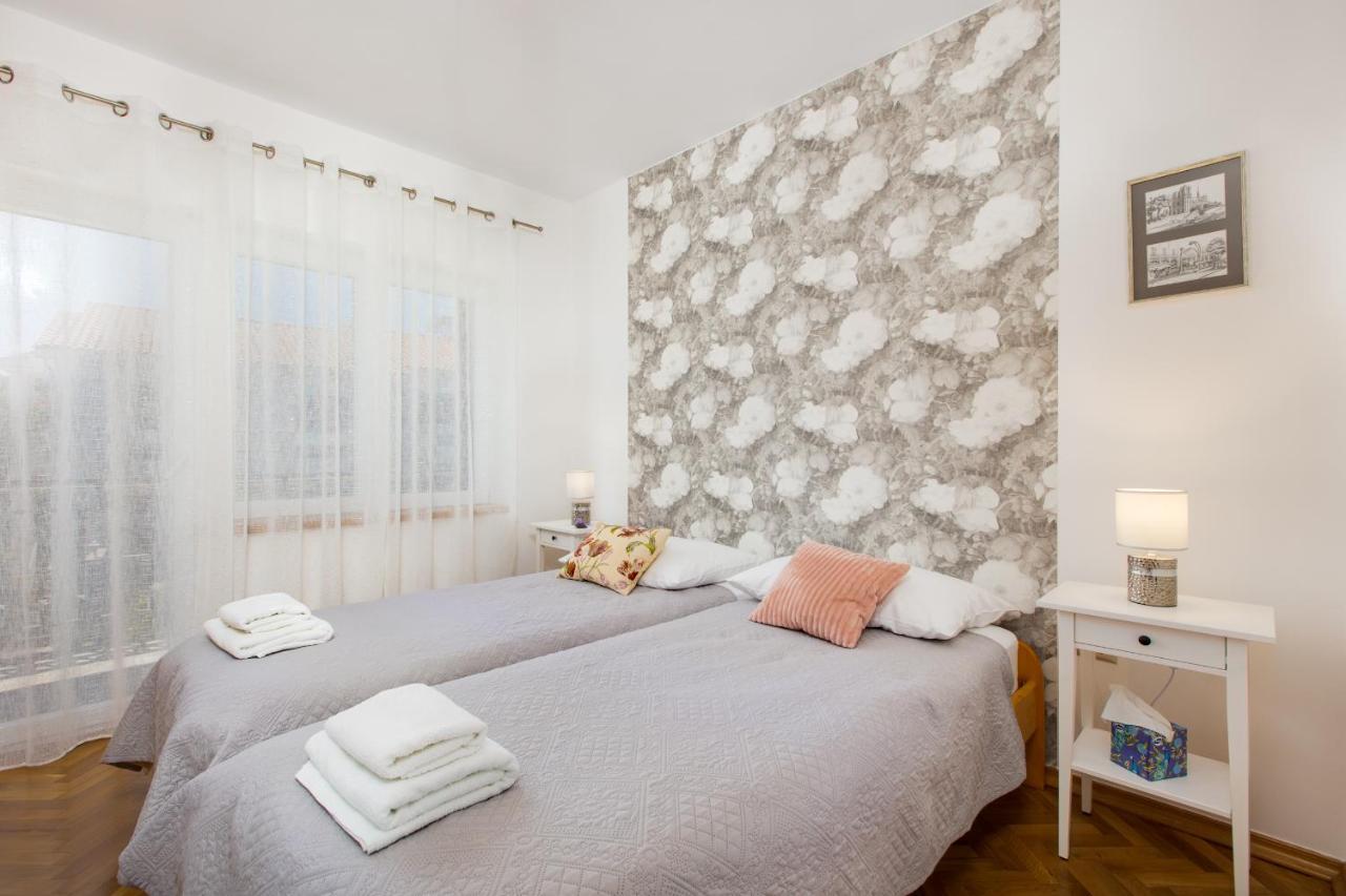 And Charming Apartment In Vantacici Malinska Bagian luar foto