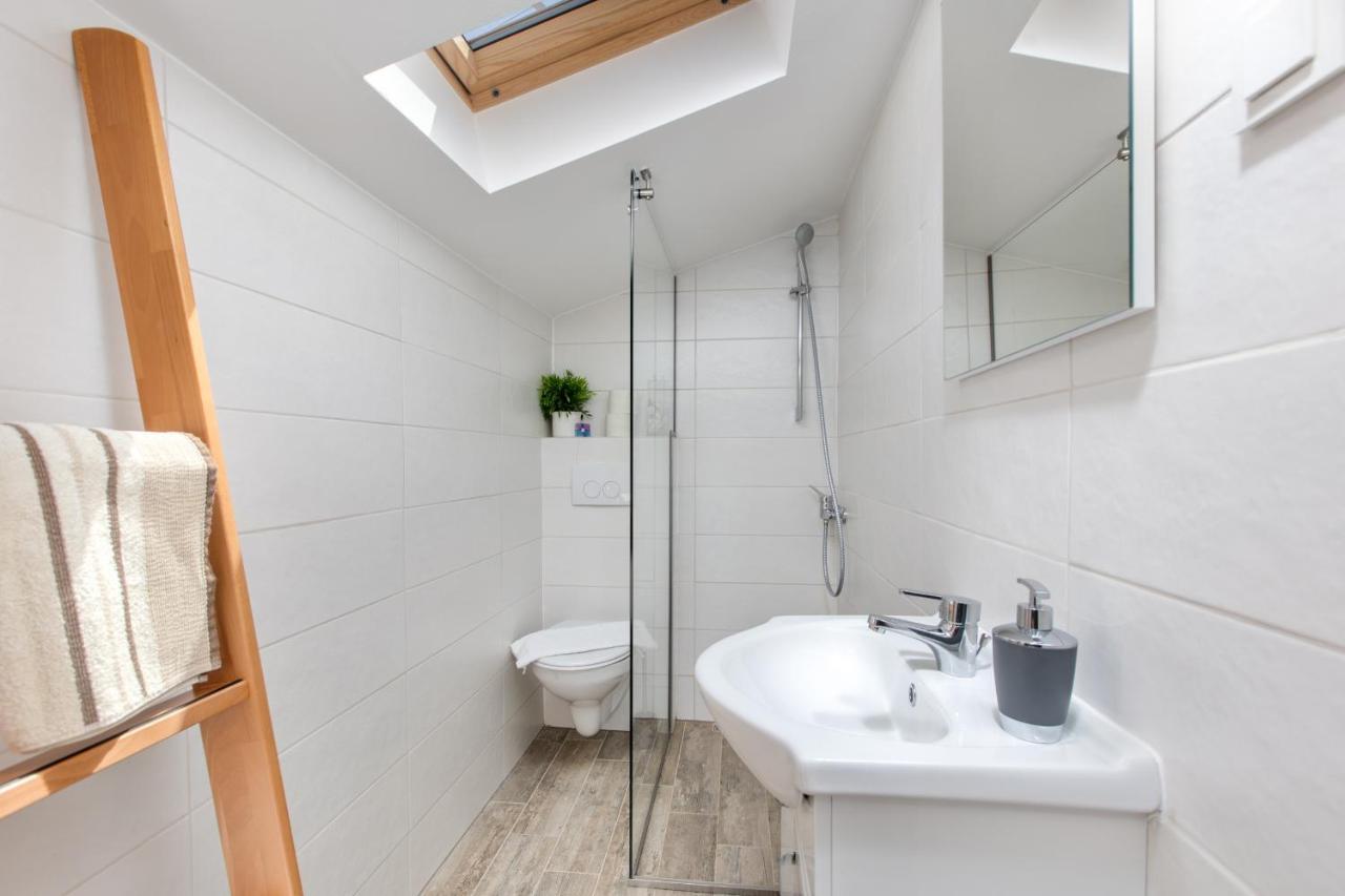 And Charming Apartment In Vantacici Malinska Bagian luar foto