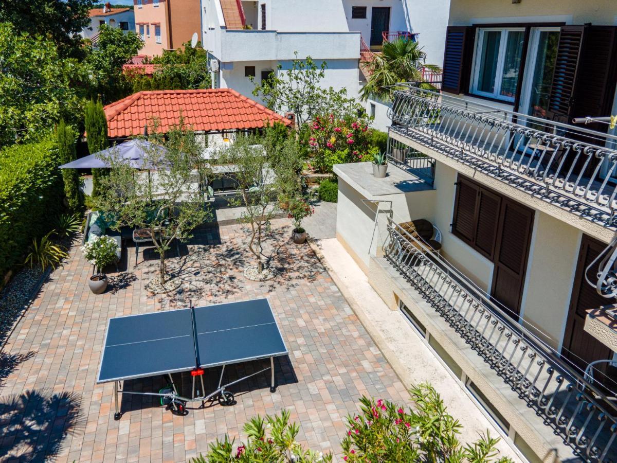 And Charming Apartment In Vantacici Malinska Bagian luar foto